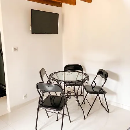 Avec Terrasse A Chenou, 20 M² * Chenou